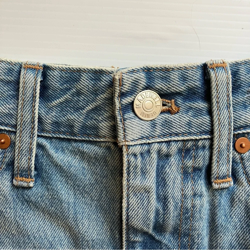 Madewell Mid rise Relaxed Fit Destructed Edition Denim Jean Shorts size 26 - Picture 4 of 8